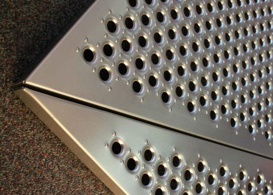 ISO45001 Certified Anti Slip Wear Proof Perforated Metal Sheet Anti Skid Plate