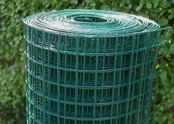 Green PVC Coated Welded Wire Mesh Rolls with 0.35mm-6mm Wire Diameter and 1/2''*1'' Hole Size for Fencing