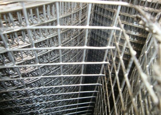 White Galvanized Steel 14 Gauge Wire Mesh Roll Straight Edge Type