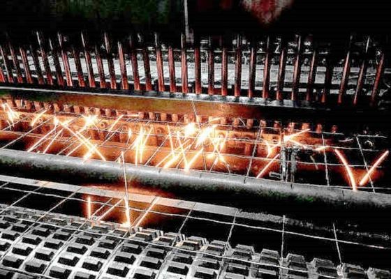 Rust Resistant Galvanized Surface Welded Wire Fencing Rolls 1.5mm Diameter